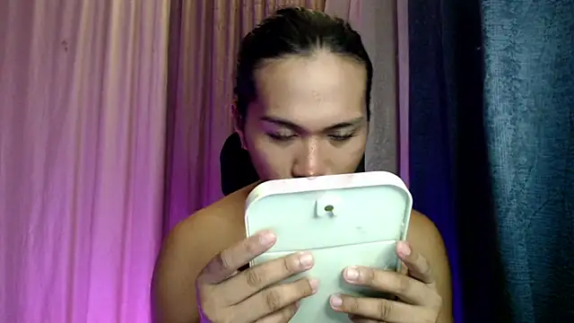 Snapshot of Hail_ur_Dominant chatting on 06/06/26, 05:06 Hail ur Dominant online show from 06/06/26, 05:06