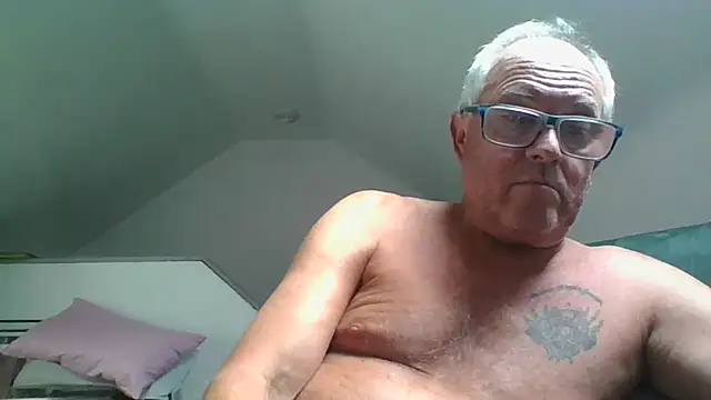 Snapshot of naughtygrandad1 chatting on 07/19/26, 06:11 naughtygrandad1 online show from 07/19/26, 06:11