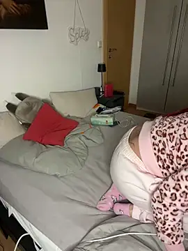 OliviaaFischer online show from 04/19/26, 07:16