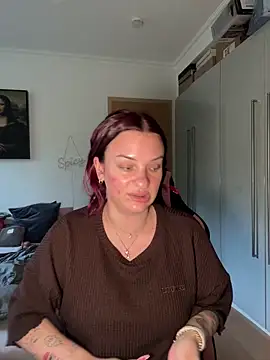 Snapshot of OliviaaFischer chatting on 05/18/26, 05:52 OliviaaFischer online show from 05/18/26, 05:52