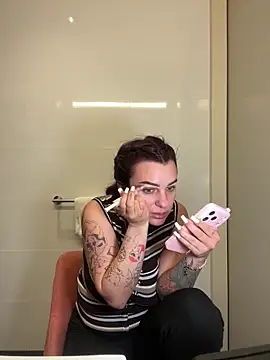 Snapshot of OliviaaFischer chatting on 06/05/26, 01:50 OliviaaFischer online show from 06/05/26, 01:50