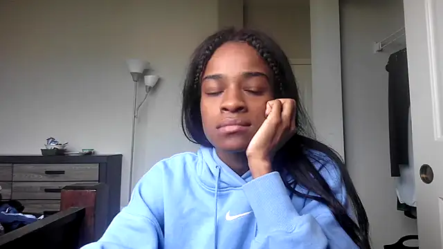 Snapshot of Marlowlovee chatting on 09/25/25, 04:00 Marlowlovee online show from 09/25/25, 04:00