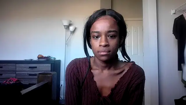 Snapshot of Marlowlovee chatting on 10/15/25, 03:23 Marlowlovee online show from 10/15/25, 03:23