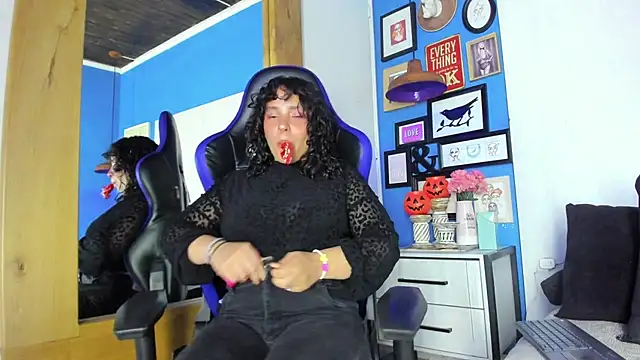 Snapshot of Kyes_Dreams3 chatting on 10/28/25, 04:05 Kyes Dreams3 online show from 10/28/25, 04:05