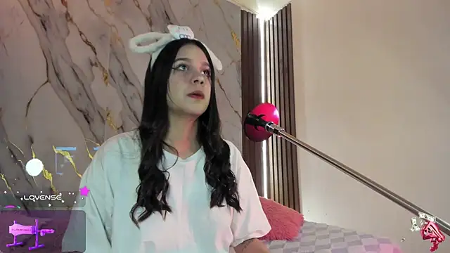 Emmiicute online show from 09/25/25, 10:24