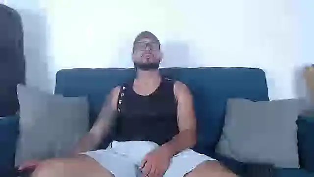 Snapshot of Eric_Evans1 chatting on 10/16/25, 04:02 Eric Evans1 online show from 10/16/25, 04:02