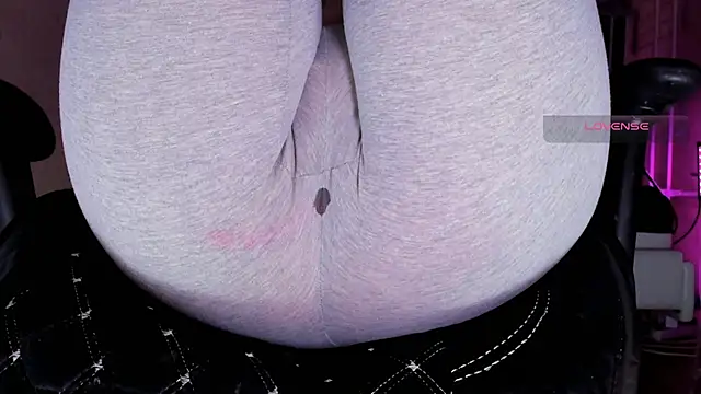 Cameltoe squirt inPants online show from 10/18/25, 12:06