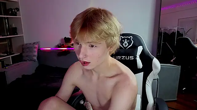 Snapshot of Your_avatar chatting on 09/19/25, 07:36 Your avatar online show from 09/19/25, 07:36