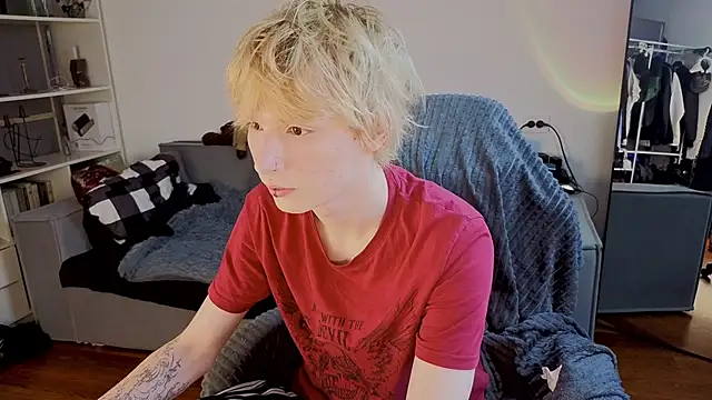 Snapshot of Your_avatar chatting on 10/07/25, 12:35 Your avatar online show from 10/07/25, 12:35