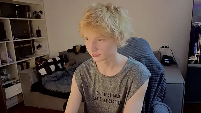 Snapshot of Your_avatar chatting on 10/08/25, 06:05 Your avatar online show from 10/08/25, 06:05