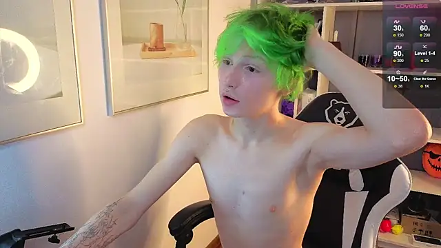 Snapshot of Your_avatar chatting on 11/20/25, 01:28 Your avatar online show from 11/20/25, 01:28