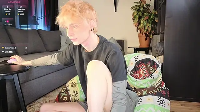 Snapshot of Your_avatar chatting on 02/22/26, 10:08 Your avatar online show from 02/22/26, 10:08