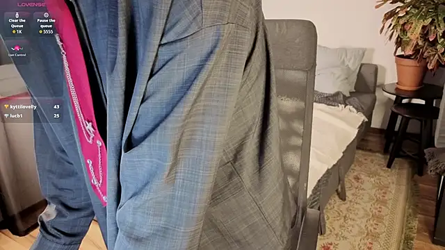 Snapshot of Your_avatar chatting on 03/10/26, 08:14 Your avatar online show from 03/10/26, 08:14