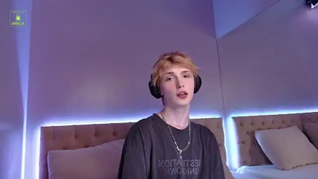 Your avatar online show from 06/18/26, 08:35