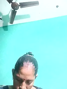 Snapshot of Suhana_pandit chatting on 09/26/25, 10:14 Suhana pandit online show from 09/26/25, 10:14