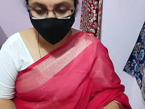 Snapshot of jannu6482 chatting on 10/25/25, 04:35 jannu6482 online show from 10/25/25, 04:35