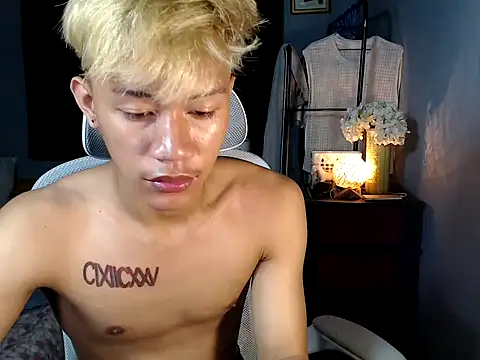 naughtyboyloy 0 online show from 12/17/25, 07:25