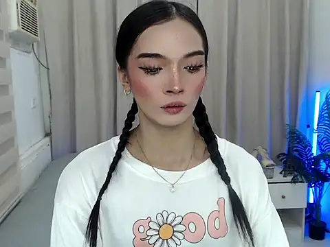 Snapshot of anastasia_cums chatting on 10/03/25, 05:43 anastasia cums online show from 10/03/25, 05:43