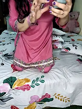 PRIYA 22 online show from 10/17/25, 02:30