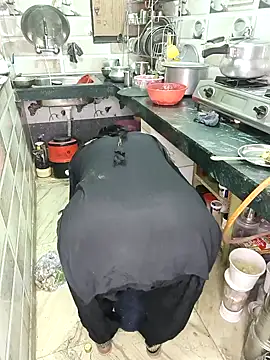 PRIYA 22 online show from 11/18/25, 12:31