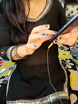 PRIYA 22 online show from 04/17/26, 03:04