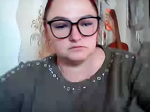 Snapshot of AngelQSky chatting on 09/27/25, 12:21 AngelQSky online show from 09/27/25, 12:21