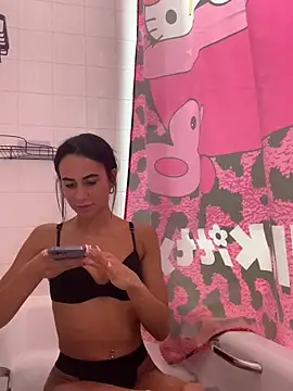 itsyourgirltee online show from 10/29/25, 07:59