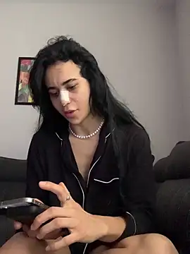 itsyourgirltee online show from 12/05/25, 11:52