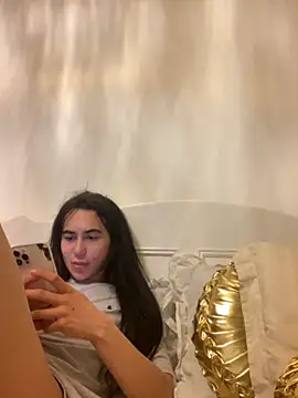 itsyourgirltee online show from 04/20/26, 10:55