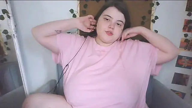 Snapshot of brattyprincessemma chatting on 09/14/25, 01:32 brattyprincessemma online show from 09/14/25, 01:32