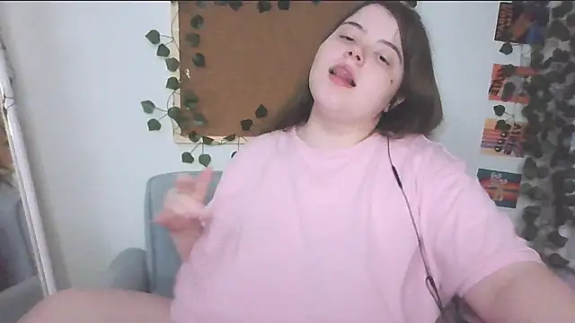 Snapshot of brattyprincessemma chatting on 10/16/25, 05:58 brattyprincessemma online show from 10/16/25, 05:58