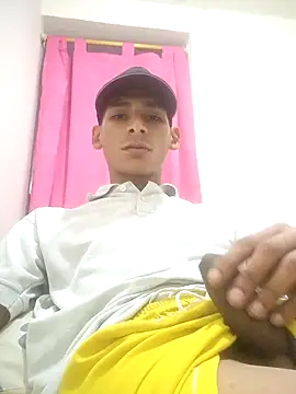 Snapshot of alex_colombiano chatting on 09/20/25, 03:18 alex colombiano online show from 09/20/25, 03:18