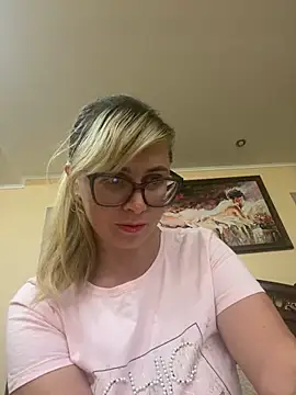 Snapshot of Crystal00Girl chatting on 09/14/25, 09:58 Crystal00Girl online show from 09/14/25, 09:58