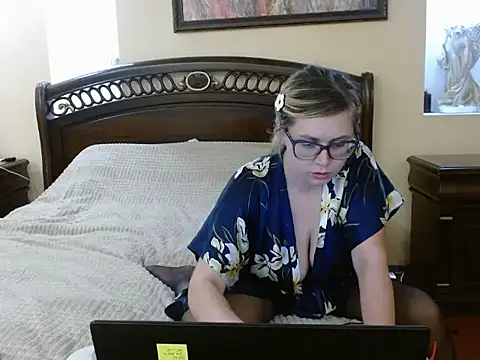 Crystal00Girl online show from 11/14/25, 07:34