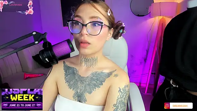 Snapshot of dreamleah_ chatting on 06/12/26, 09:46 dreamleah online show from 06/12/26, 09:46