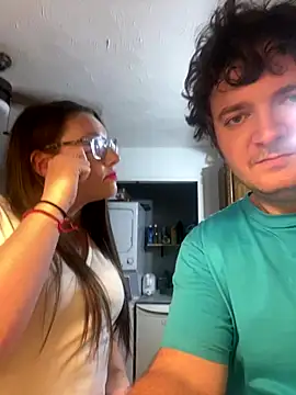 Snapshot of Mommasaurrex chatting on 09/16/25, 01:50 Mommasaurrex online show from 09/16/25, 01:50