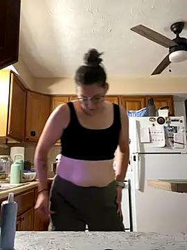 Snapshot of Mommasaurrex chatting on 10/11/25, 01:53 Mommasaurrex online show from 10/11/25, 01:53