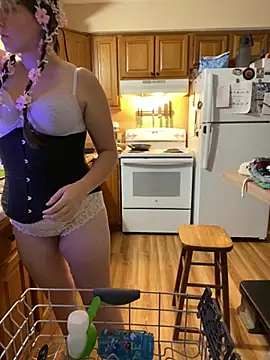 Snapshot of Mommasaurrex chatting on 10/21/25, 02:34 Mommasaurrex online show from 10/21/25, 02:34