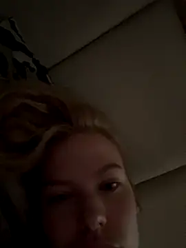 Snapshot of Chloemillerrxx chatting on 09/19/25, 03:56 Chloemillerrxx online show from 09/19/25, 03:56