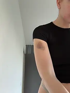 Snapshot of Chloemillerrxx chatting on 09/22/25, 03:14 Chloemillerrxx online show from 09/22/25, 03:14