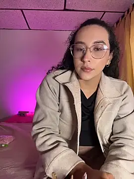 Snapshot of alehia_cute chatting on 07/02/26, 12:33 alehia cute online show from 07/02/26, 12:33