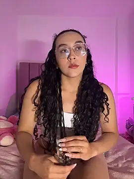 Snapshot of alehia_cute chatting on 07/14/26, 12:24 alehia cute online show from 07/14/26, 12:24