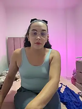 Snapshot of alehia_cute chatting on 07/14/26, 11:10 alehia cute online show from 07/14/26, 11:10