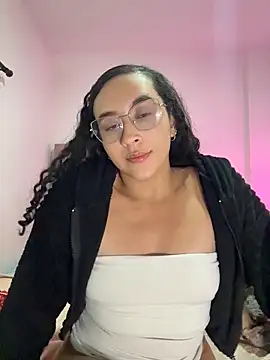 Snapshot of alehia_cute chatting on 07/25/26, 02:31 alehia cute online show from 07/25/26, 02:31
