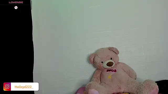 HaileyDuke online show from 04/28/26, 02:27