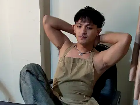 boypratama29 online show from 10/15/25, 11:54