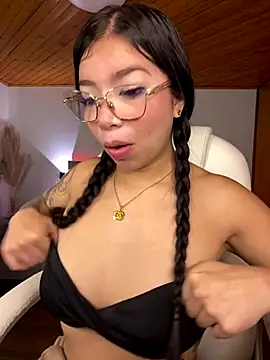 Maddy Piink online show from 11/23/25, 07:57