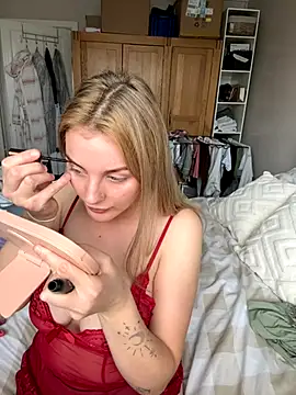 Layla 20  online show from 10/10/25, 12:26