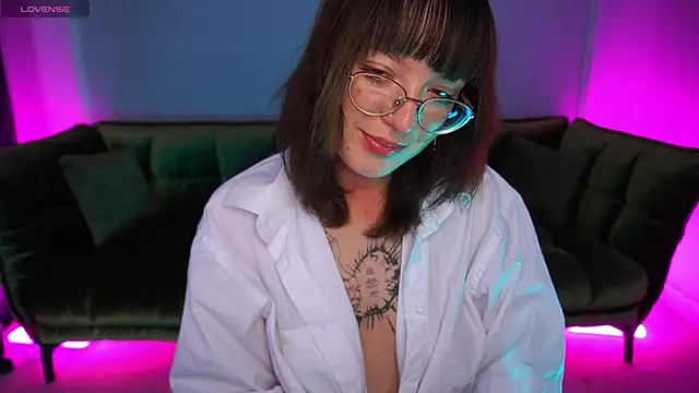 Pixie Peachh online show from 10/28/25, 09:06