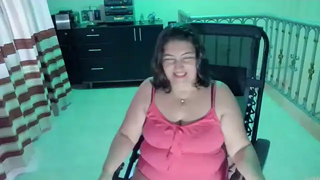 Snapshot of lina_maria99 chatting on 04/21/26, 10:45 lina maria99 online show from 04/21/26, 10:45